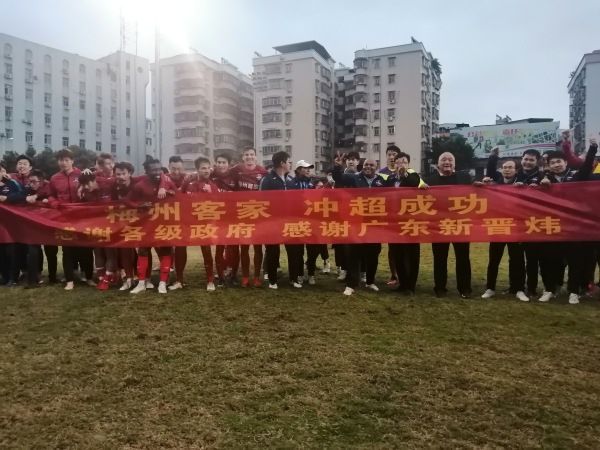 基本上，我认为东方主义的论述过于简单无法照顾到全球与本土文化的多重互动，同时也流于强化既有的二元对立及其背后的固定权力关系。